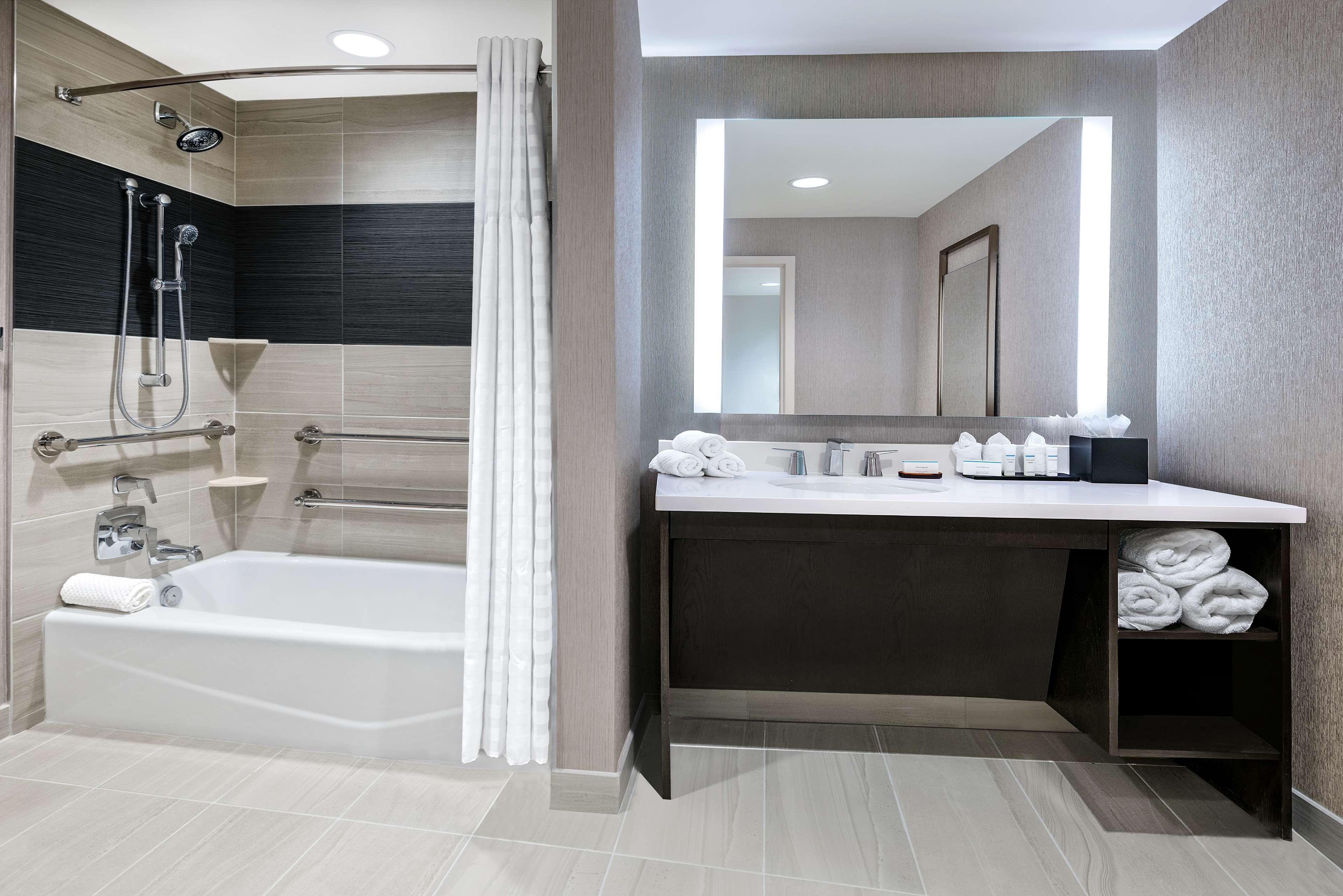 Embassy Suites By Hilton Houston West - Katy Addicks Εξωτερικό φωτογραφία